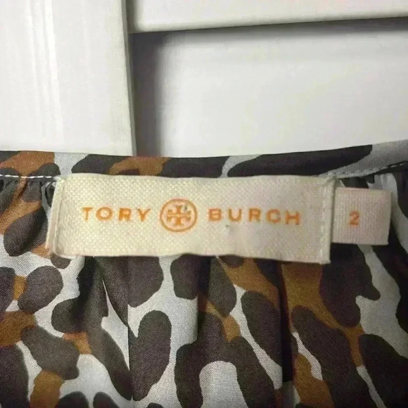 Tory Burch Leopard Print 100% Silk Long Sleeve Top Size 2 - Picture 2 of 9